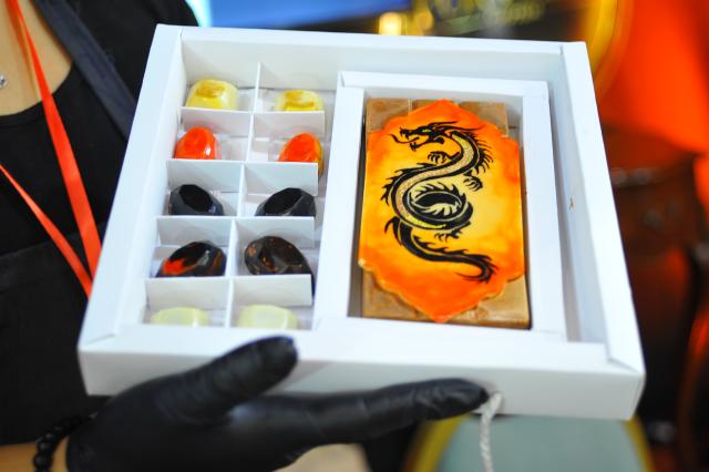 (251123) -- TUNIS, Nov. 23, 2025 (Xinhua) -- This photo shows a box of pastries at the 7th edition of the International Chocolate & Pastry Fair in Tunis, Tunisia, Nov. 22, 2025.
  The three-day fair concluded here on Saturday. (Photo by Adel Ezzine/Xinhua)