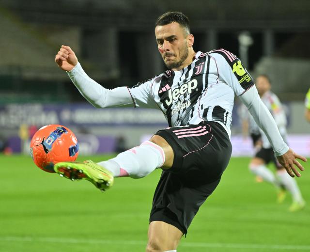 (251123) -- FLORENCE, Nov. 23, 2025 (Xinhua) -- Juventus' Filip Kostic competes during a Serie A football match between Fiorentina and Juventus in Florence, Italy, Nov. 22, 2025. (Photo by Alberto Lingria/Xinhua)