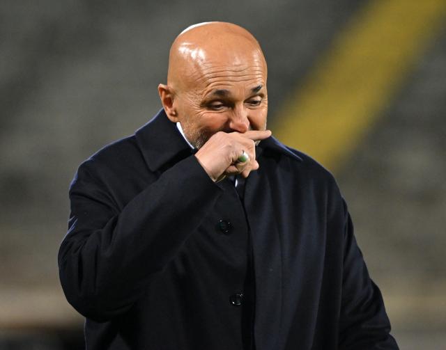 (251123) -- FLORENCE, Nov. 23, 2025 (Xinhua) -- Juventus' head coach Luciano Spalletti reacts before a Serie A football match between Fiorentina and Juventus in Florence, Italy, Nov. 22, 2025. (Photo by Alberto Lingria/Xinhua)