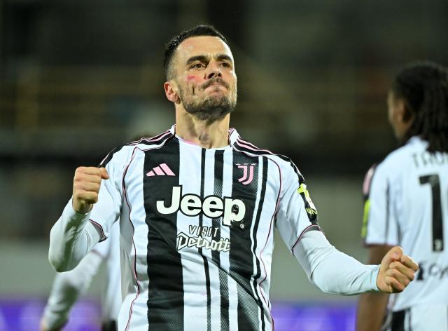(251123) -- FLORENCE, Nov. 23, 2025 (Xinhua) -- Juventus' Filip Kostic celebrates his goal during a Serie A football match between Fiorentina and Juventus in Florence, Italy, Nov. 22, 2025. (Photo by Alberto Lingria/Xinhua)