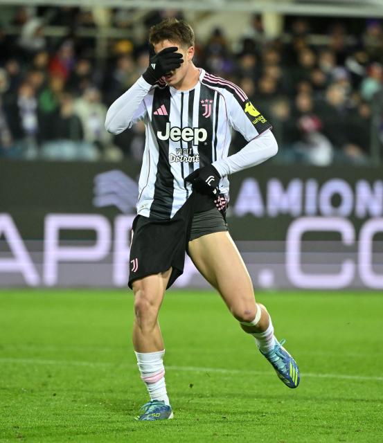 (251123) -- FLORENCE, Nov. 23, 2025 (Xinhua) -- Juventus' Kenan Yildiz reacts during a Serie A football match between Fiorentina and Juventus in Florence, Italy, Nov. 22, 2025. (Photo by Alberto Lingria/Xinhua)