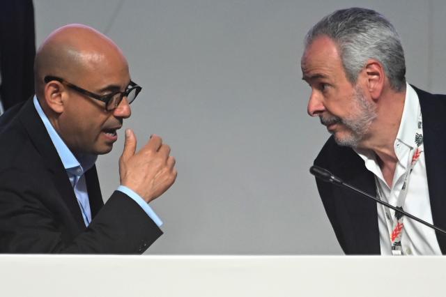 (251123) -- BELEM, Nov. 23, 2025 (Xinhua) -- President of the 30th United Nations Climate Change Conference (COP30) Andre Correa do Lago (R) discusses with UN Climate Change Executive Secretary Simon Stiell during a plenary session of the COP30 in Belem, Brazil, on Nov. 22, 2025.
  The COP30 on Saturday approved a document titled "Global Mutirao: Uniting humanity in a global mobilization against climate change" during its closing session. (Photo by Lucio Tavora/Xinhua)