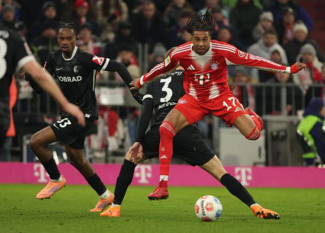 (251123) -- MUNICH, Nov. 23, 2025 (Xinhua) -- Michael Olise (R) of Bayern Munich vies with Philipp Lienhart (C) and Jordy Makengo of SC Freiburg during the German first division Bundesliga football match between Bayern Munich and SC Freiburg in Munich, Germany, Nov. 22, 2025. (Photo by Philippe Ruiz/Xinhua)