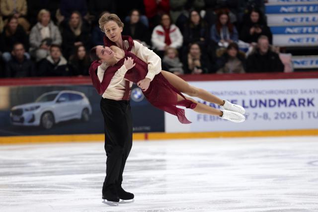 (251123) -- HELSINKI, Nov. 23, 2025 (Xinhua) -- Diana Davis (front)/Gleb Smolkin of Georgia compete during the ice dance free dance at the ISU Grand Prix of Figure Skating event Finlandia Trophy 2025 in Helsinki, Finland, Nov. 22, 2025. (Photo by Matti Matikainen/Xinhua)