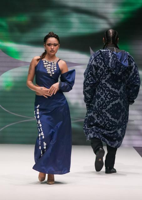 (251123) -- VANCOUVER, Nov. 23, 2025 (Xinhua) -- A model presents a creation by Tishna Marlowe x Jennifer Younger during the closing night of Vancouver Indigenous Fashion Week 2025 in Vancouver, British Columbia, Canada, Nov. 22, 2025.
  The show highlighted the spirit of Canada's West Coast, marking the conclusion of the week-long celebration of indigenous culture and creativity. (Photo by Liang Sen/ Xinhua)