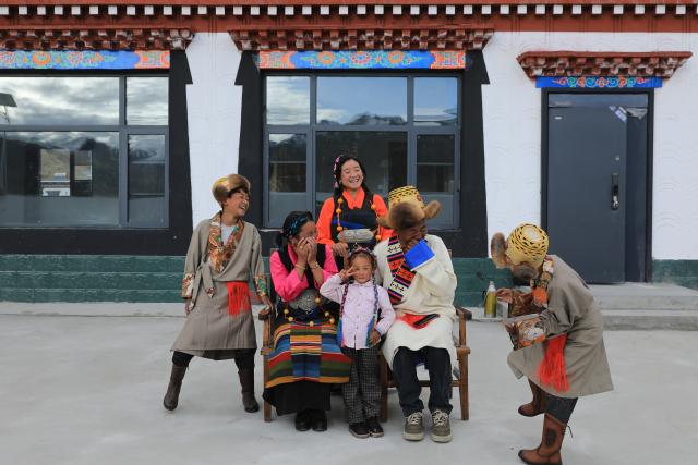 (251123) -- XIGAZE, Nov. 23, 2025 (Xinhua) -- Villagers pose for a family photo in front of their new house in Cuoang Village of Qulho Township in Dingri County, Xigaze City, southwest China's Xizang Autonomous Region, Oct. 27, 2025. In early January, a 6.8-magnitude earthquake struck Dingri County in the city of Xigaze, leveling thousands of houses. 
   Ten months after the earthquake, more than 32,500 destroyed or damaged houses have been restored and handed over to affected residents, according to the authorities of Xigaze City. 
   In less than three days after the earthquake, Xizang rolled out a post-disaster reconstruction plan and kicked off the preliminary work, which included field survey, housing design and debris clearance.
   The restoration work covered 486 villages in seven counties, resulting in the reconstruction of more than 22,000 houses and the reinforcement of an additional 10,500 homes. The first batch of quake-affected residents have moved into new homes in August. (Photo by Chen Xiaojun/Xinhua)