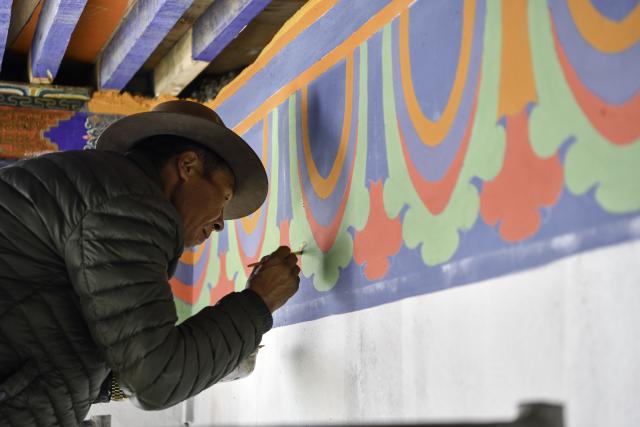 (251123) -- XIGAZE, Nov. 23, 2025 (Xinhua) -- A villager paints murals as interior decoration at his new house in Duoma Village of Lnaze County, Xigaze City, southwest China's Xizang Autonomous Region, Nov. 20, 2025. In early January, a 6.8-magnitude earthquake struck Dingri County in the city of Xigaze, leveling thousands of houses. 
   Ten months after the earthquake, more than 32,500 destroyed or damaged houses have been restored and handed over to affected residents, according to the authorities of Xigaze City. 
   In less than three days after the earthquake, Xizang rolled out a post-disaster reconstruction plan and kicked off the preliminary work, which included field survey, housing design and debris clearance.
   The restoration work covered 486 villages in seven counties, resulting in the reconstruction of more than 22,000 houses and the reinforcement of an additional 10,500 homes. The first batch of quake-affected residents have moved into new homes in August. (Xinhua/Ding Hongfa)