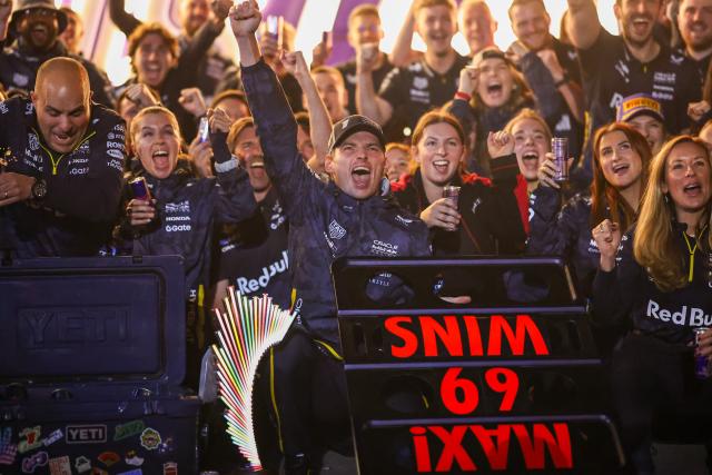 (251123) -- LAS VEGAS, Nov. 23, 2025 (Xinhua) -- Red Bull's Dutch driver Max Verstappenn (C) celebrates with team members after the 2025 Formula One U.S. Grand Prix at Las Vegas Circuit, in Las Vegas, the United States, Nov. 22, 2025. (Photo by Song Haiyuan/Xinhua)