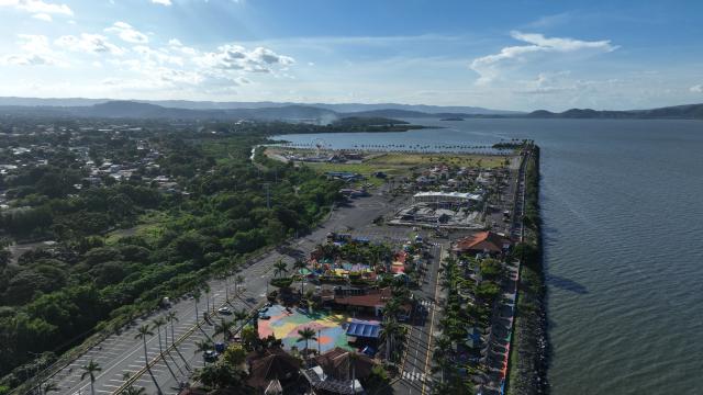 (251123) -- MANAGUA, Nov. 23, 2025 (Xinhua) -- This aerial drone photo taken on Nov. 17, 2025 shows an amusement park in Managua, Nicaragua. (Xinhua/Li Mengxin)