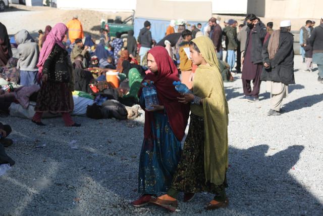 (251123) -- KABUL, Nov. 23, 2025 (Xinhua) -- Newly arrived Afghan refugees receive water at a temporary camp in Kabul, Afghanistan, Nov. 23, 2025. A total of 2,102 Afghan families with 11,855 members returned to their homeland from neighboring Iran and Pakistan on Saturday, Afghanistan's High Commission for Addressing Returnees Problems said Sunday.
   The commission provides temporary shelters, nourishment, water, medical care, and transportation services for the returnees. (Photo by Saifurahman Safi/Xinhua)
