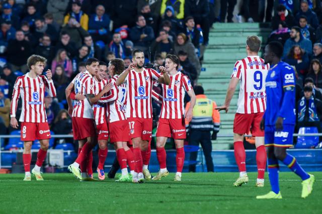 (251124) -- GETAFE, Nov. 24, 2025 (Xinhua) -- Atletico de Madrid's players celebrate after Domingos Duarte of Getafe scoring an own goal during La Liga football match between Getafe CF and Atletico de Madrid in Getafe, Madrid, Spain, on Nov. 23, 2025. (Photo by Gustavo Valiente/Xinhua)