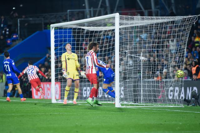 (251124) -- GETAFE, Nov. 24, 2025 (Xinhua) -- Domingos Duarte (1st R) of Getafe scores an own goal during La Liga football match between Getafe CF and Atletico de Madrid in Getafe, Madrid, Spain, on Nov. 23, 2025. (Photo by Gustavo Valiente/Xinhua)