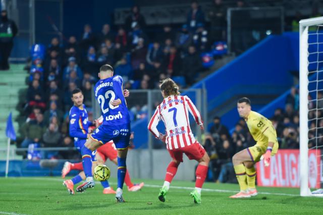 (251124) -- GETAFE, Nov. 24, 2025 (Xinhua) -- Domingos Duarte (front L) of Getafe scores an own goal during La Liga football match between Getafe CF and Atletico de Madrid in Getafe, Madrid, Spain, on Nov. 23, 2025. (Photo by Gustavo Valiente/Xinhua)
