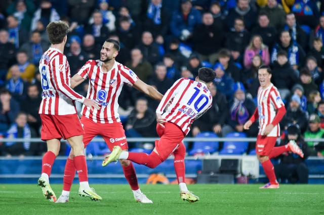 (251124) -- GETAFE, Nov. 24, 2025 (Xinhua) -- Atletico de Madrid's players celebrate after Domingos Duarte of Getafe scoring an own goal during La Liga football match between Getafe CF and Atletico de Madrid in Getafe, Madrid, Spain, on Nov. 23, 2025. (Photo by Gustavo Valiente/Xinhua)