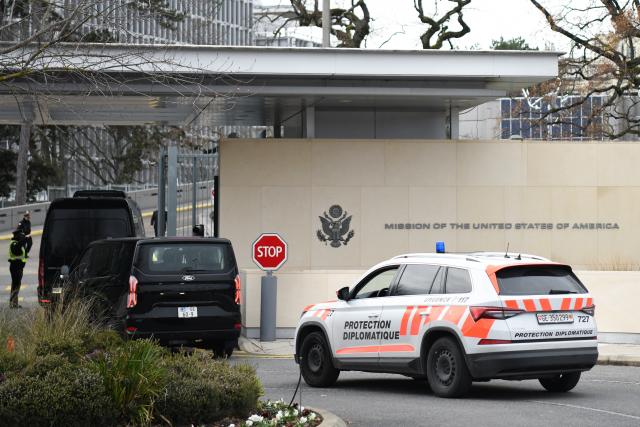 (251124) -- GENEVA, Nov. 24, 2025 (Xinhua) -- Diplomatic vehicles enter the United States Mission to the United Nations and Other International Organizations in Geneva, Switzerland, Nov. 23, 2025. Representatives from the United States, Ukraine and European countries met in Geneva, Switzerland, on Sunday to discuss ways aimed at ending the Russia-Ukraine conflict.
   According to media reports, U.S. Secretary of State Marco Rubio and U.S. Special Envoy to the Middle East Steve Witkoff attended the meeting. The Ukrainian delegation was led by Andriy Yermak, head of the Ukrainian Presidential Office.
   Also, national security advisers from France, Germany and the United Kingdom, as well as representatives of the European Union, also took part in the meeting. (Xinhua/Lian Yi)