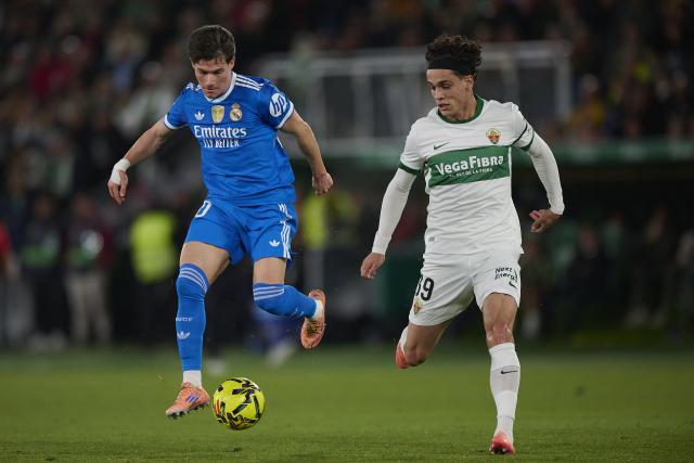 (251124) -- ELCHE, Nov. 24, 2025 (Xinhua) -- Fran Garcia (L) of Real Madrid vies with Hector Fort of Elche during the La Liga football match between Elche and Real Madrid in Elche, Spain, on Nov. 23, 2025. (Xinhua)