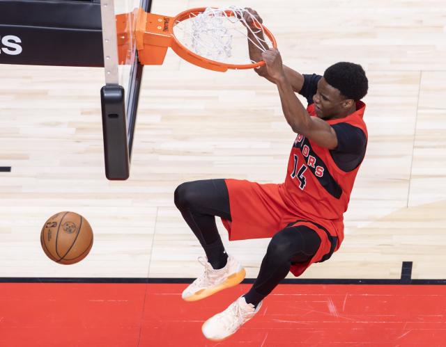 (251124) -- TORONTO, Nov. 24, 2025 (Xinhua) -- Ja'Kobe Walter of Toronto Raptors dunks during the 2025-2026 NBA regular season game between Toronto Raptors and Brooklyn Nets in Toronto, Canada, on Nov. 23, 2025. (Photo by Zou Zheng/Xinhua)