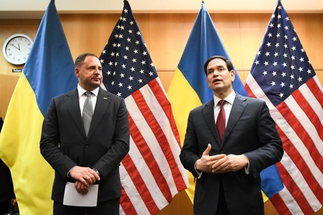 (251124) -- GENEVA, Nov. 24, 2025 (Xinhua) -- U.S. Secretary of State Marco Rubio (R) and Andriy Yermak, head of the Ukrainian Presidential Office, meet the press at the United States Mission to the United Nations and Other International Organizations in Geneva, Switzerland, Nov. 23, 2025. U.S. and Ukrainian representatives said on Sunday that their talks in Geneva on the 28-point plan to end the Russia-Ukraine conflict had "made progress," but details are unsettled as differences need to be narrowed down.
   Following a meeting between the Ukrainian delegation and national security advisers from Britain, France, and Germany, the Ukrainian side held bilateral talks with the U.S. representatives later in the day.
   In the evening, U.S. Secretary of State Marco Rubio and Andriy Yermak, head of the Ukrainian Presidential Office, briefed reporters and issued separate statements. (Xinhua/Lian Yi)