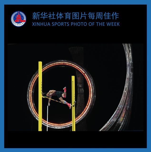 (251124) -- BEIJING, Nov. 24, 2025 (Xinhua) -- XINHUA SPORTS PHOTO OF THE WEEK (from Nov. 17 to Nov. 23, 2025) TRANSMITTED on Nov. 24, 2025. Yang Yanzhe of Liaoning competes during the men's pole vault final of athletics at China's 15th National Games in Guangzhou, south China's Guangdong Province, Nov. 19, 2025. (Xinhua/Li Yibo)