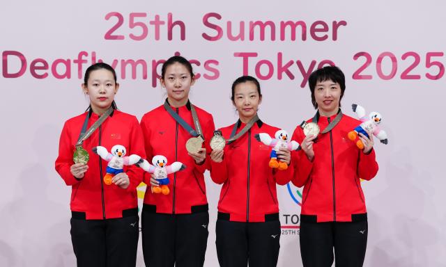 (251124) -- TOKYO, Nov. 24, 2025 (Xinhua) -- Members of team China Wang Zhe, Wang Yutong, Sun Boyao and Shi Ce (L-R) poses during the awarding ceremony after the women's team final league match 3 of table tennis between China and Japan at the 25th Summer Deaflympics Tokyo 2025 in Tokyo, Japan, Nov. 24, 2025. (Xinhua/Jia Haocheng)