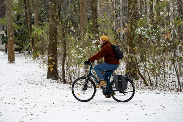 (251124) -- BERLIN, Nov. 24, 2025 (Xinhua) -- A man rides at the Tiergarten Park in Berlin, Germany, Nov. 24, 2025. Berlin saw its first snowfall of the winter season on Monday. (Xinhua/Zhang Haofu)