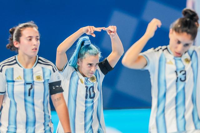 (251124) -- PASIG CITY, Nov. 24, 2025 (Xinhua) -- Players of Argentina celebrate after scoring a goal during the group A match between Argentina and Poland at the FIFA Futsal Women's World Cup 2025 in Pasig City, the Philippines, Nov. 24, 2025. (Xinhua/Rouelle Umali)