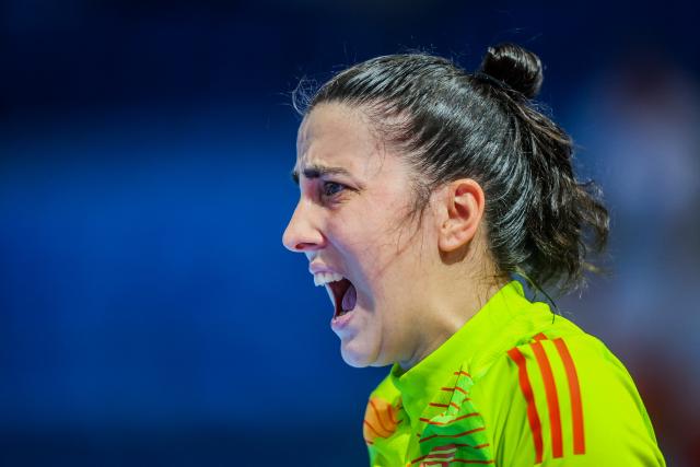 (251124) -- PASIG CITY, Nov. 24, 2025 (Xinhua) -- Goalkeeper Trinidad D Andrea of Argentina reacts during the group A match between Argentina and Poland at the FIFA Futsal Women's World Cup 2025 in Pasig City, the Philippines, Nov. 24, 2025. (Xinhua/Rouelle Umali)