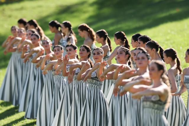 (251124) -- ANCIENT OLYMPIA, Nov. 24, 2025 (Xinhua) -- Actresses playing the role of ancient priestesses perform during the dress rehearsal of the Olympic flame lighting ceremony for the Milan-Cortina 2026 Winter Olympic Games in Ancient Olympia, Greece, on Nov. 24, 2025. (Xinhua/Li Jing)