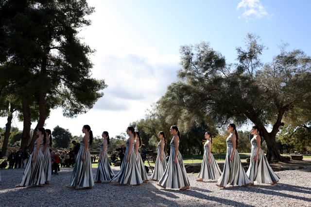 (251124) -- ANCIENT OLYMPIA, Nov. 24, 2025 (Xinhua) -- Actresses playing the role of ancient priestesses perform during the dress rehearsal of the Olympic flame lighting ceremony for the Milan-Cortina 2026 Winter Olympic Games in Ancient Olympia, Greece, on Nov. 24, 2025. (Xinhua/Li Jing)