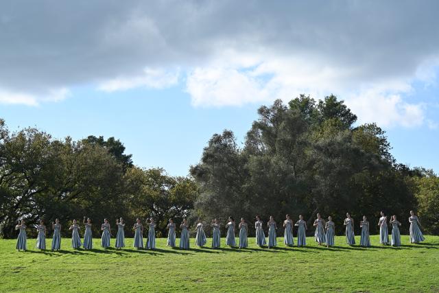 (251124) -- ANCIENT OLYMPIA, Nov. 24, 2025 (Xinhua) -- Actresses playing the role of ancient priestesses perform during the dress rehearsal of the Olympic flame lighting ceremony for the Milan-Cortina 2026 Winter Olympic Games in Ancient Olympia, Greece, on Nov. 24, 2025. (Xinhua/Lyu You)