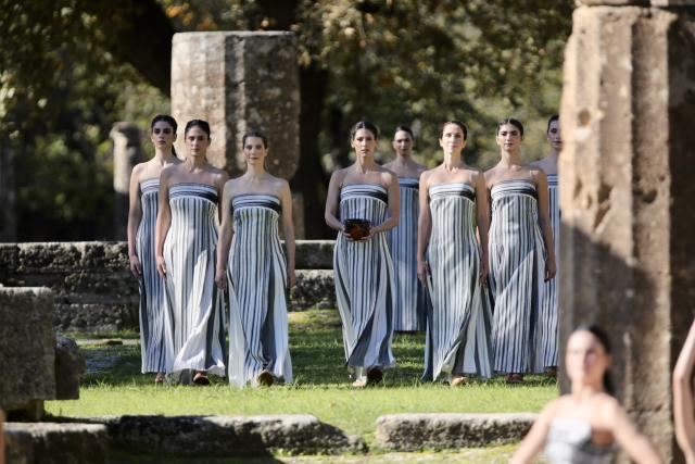 (251124) -- ANCIENT OLYMPIA, Nov. 24, 2025 (Xinhua) -- Actresses playing the role of ancient priestesses perform during the dress rehearsal of the Olympic flame lighting ceremony for the Milan-Cortina 2026 Winter Olympic Games in Ancient Olympia, Greece, on Nov. 24, 2025. (Xinhua/Lyu You)