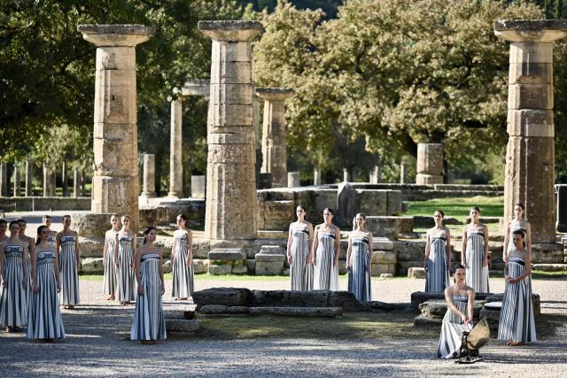 (251124) -- ANCIENT OLYMPIA, Nov. 24, 2025 (Xinhua) -- Actresses playing the role of ancient priestesses perform during the dress rehearsal of the Olympic flame lighting ceremony for the Milan-Cortina 2026 Winter Olympic Games in Ancient Olympia, Greece, on Nov. 24, 2025. (Xinhua/Lyu You)