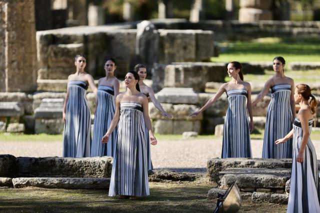 (251124) -- ANCIENT OLYMPIA, Nov. 24, 2025 (Xinhua) -- Actresses playing the role of ancient priestesses perform during the dress rehearsal of the Olympic flame lighting ceremony for the Milan-Cortina 2026 Winter Olympic Games in Ancient Olympia, Greece, on Nov. 24, 2025. (Xinhua/Lyu You)