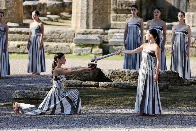 (251124) -- ANCIENT OLYMPIA, Nov. 24, 2025 (Xinhua) -- Actress Mary Mina (R front), in the role of an ancient Greek High Priestess, performs during the dress rehearsal of the Olympic flame lighting ceremony for the Milan-Cortina 2026 Winter Olympic Games in Ancient Olympia, Greece, on Nov. 24, 2025. (Xinhua/Lyu You)