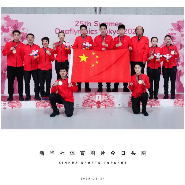 (251124) -- BEIJING, Nov. 24, 2025 (Xinhua) -- Members of China's men's and women's teams pose during the awarding ceremony after the men's team final of table tennis between China and Chinese Taipei at the 25th Summer Deaflympics Tokyo 2025 in Tokyo, Japan, Nov. 24, 2025. (Xinhua/Jia Haocheng)