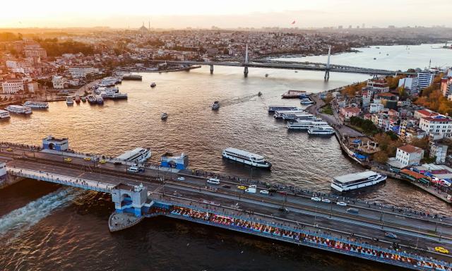 (251124) -- ISTANBUL, Nov. 24, 2025 (Xinhua) -- An aerial drone photo taken on Nov. 24, 2025 shows the Golden Horn at sunset in Istanbul, Türkiye. Located on the European side of Istanbul, the Golden Horn is one of the city's busiest natural harbors. (Xinhua/Liu Lei)