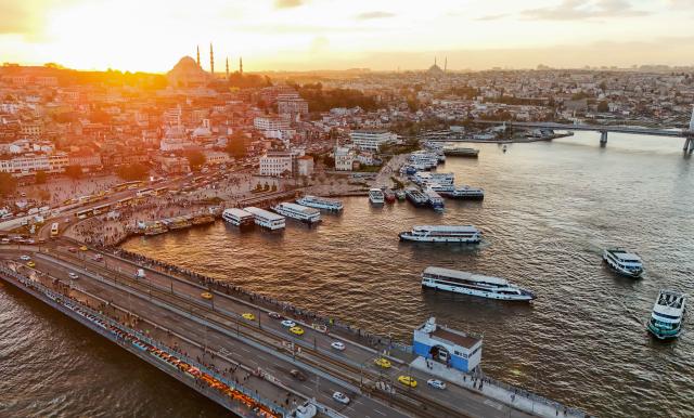 (251124) -- ISTANBUL, Nov. 24, 2025 (Xinhua) -- An aerial drone photo taken on Nov. 24, 2025 shows the Golden Horn at sunset in Istanbul, Türkiye. Located on the European side of Istanbul, the Golden Horn is one of the city's busiest natural harbors. (Xinhua/Liu Lei)