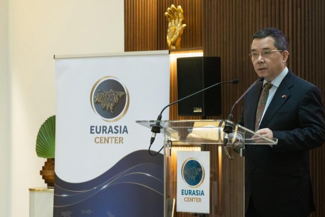 (251125) -- BUDAPEST, Nov. 25, 2025 (Xinhua) -- Gong Tao, Chinese ambassador to Hungary, speaks during a book launch event and the China-EU relations symposium in Budapest, Hungary, on Nov. 24, 2025. Chinese and European scholars and diplomats gathered in Budapest on Monday to mark the 50th anniversary of China-EU diplomatic relations, calling for concentration on common interests and pragmatic engagement as global uncertainty increases.
   The symposium, titled "Rethinking and Reshaping China-EU Relations in a Turbulent World," was co-organized by the think tank Eurasia Center in Hungary and Fudan University's Center for China-EU Relations. It also saw the launch of a new joint academic volume, "Sino-European Relations and the Reshaping of the International Order," presenting perspectives from Chinese, Hungarian, Czech and Serbian scholars on the evolution of China-EU ties over the past half-century. (Photo by Attila Volgyi/Xinhua)