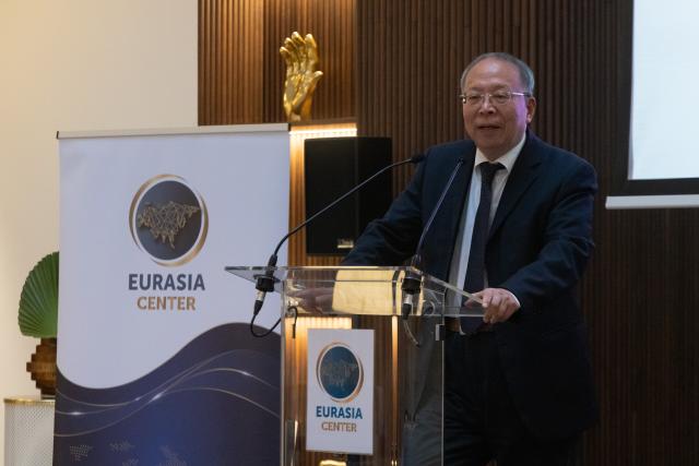 (251125) -- BUDAPEST, Nov. 25, 2025 (Xinhua) -- Xu Mingqi, honorary president of the Shanghai Institute for European Studies, speaks during a book launch event and the China-EU relations symposium in Budapest, Hungary, on Nov. 24, 2025. Chinese and European scholars and diplomats gathered in Budapest on Monday to mark the 50th anniversary of China-EU diplomatic relations, calling for concentration on common interests and pragmatic engagement as global uncertainty increases.
   The symposium, titled "Rethinking and Reshaping China-EU Relations in a Turbulent World," was co-organized by the think tank Eurasia Center in Hungary and Fudan University's Center for China-EU Relations. It also saw the launch of a new joint academic volume, "Sino-European Relations and the Reshaping of the International Order," presenting perspectives from Chinese, Hungarian, Czech and Serbian scholars on the evolution of China-EU ties over the past half-century. (Photo by Attila Volgyi/Xinhua)