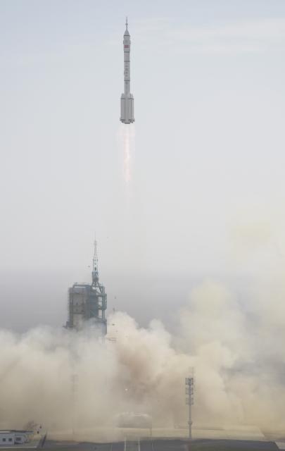 (251125) -- JIUQUAN, Nov. 25, 2025 (Xinhua) -- China launches the Shenzhou-22 spaceship from the Jiuquan Satellite Launch Center in northwest China on Nov. 25, 2025. (Xinhua/Li Minggang)