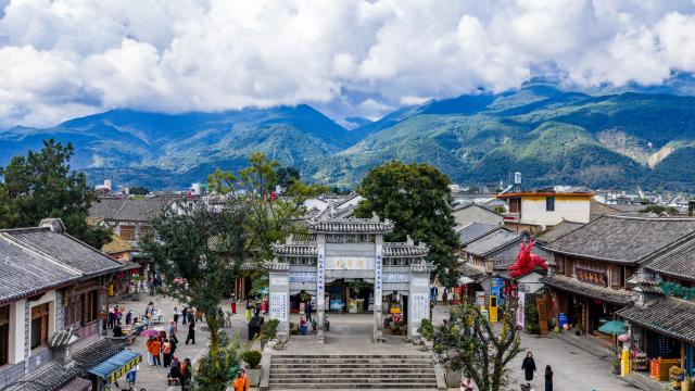 (251125) -- DALI, Nov. 25, 2025 (Xinhua) -- A drone photo taken on Nov. 24, 2025 shows a view of Xizhou old town in Dali City, southwest China's Yunnan Province. (Xinhua/Hu Chao)