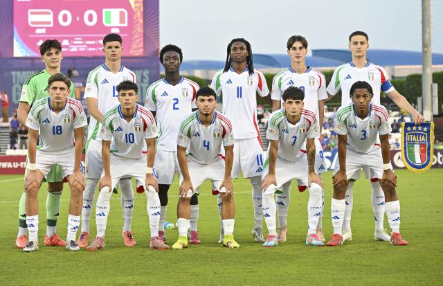 (251125) -- DOHA, Nov. 25, 2025 (Xinhua) -- Starting players of Italy pose for a group photo prior to the semifinal match between Austria and Italy at the FIFA U17 World Cup 2025 in Doha, Qatar, on Nov. 24, 2025. (Photo by Nikku/Xinhua)