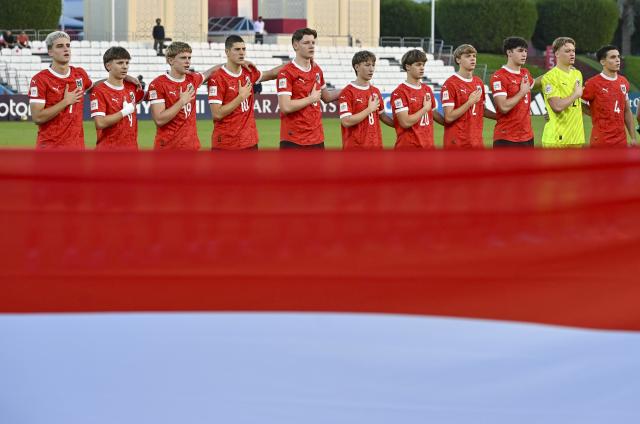(251125) -- DOHA, Nov. 25, 2025 (Xinhua) -- Players of Austria line up prior to the semifinal match between Austria and Italy at the FIFA U17 World Cup 2025 in Doha, Qatar, on Nov. 24, 2025. (Photo by Nikku/Xinhua)
