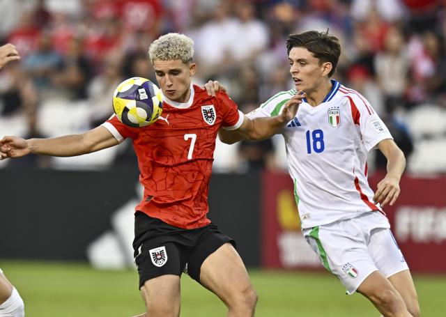 (251125) -- DOHA, Nov. 25, 2025 (Xinhua) -- Nicolas Jozepovic (L) of Austria vies with Federico Steffanoni of Italy during the semifinal match between Austria and Italy at the FIFA U17 World Cup 2025 in Doha, Qatar, on Nov. 24, 2025. (Photo by Nikku/Xinhua)