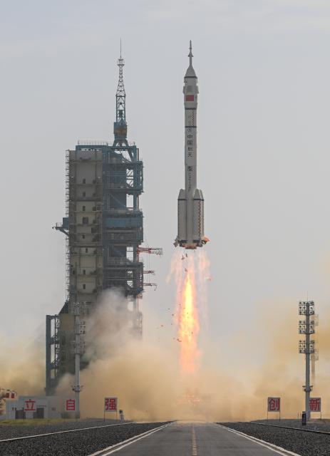 (251125) -- JIUQUAN, Nov. 25, 2025 (Xinhua) -- The Shenzhou-22 spaceship, atop a Long March-2F Y22 rocket, blasts off from the Jiuquan Satellite Launch Center in northwest China, Nov. 25, 2025. China launched the Shenzhou-22 spaceship from the Jiuquan Satellite Launch Center in northwest China at 12:11 p.m. (Beijing Time) on Tuesday, successfully accomplishing the first emergency launch mission in the country's manned space program.
   About 10 minutes after the launch, the spaceship separated from the rocket and entered its designated orbit. The China Manned Space Agency declared the launch mission a complete success. (Xinhua/Lian Zhen)