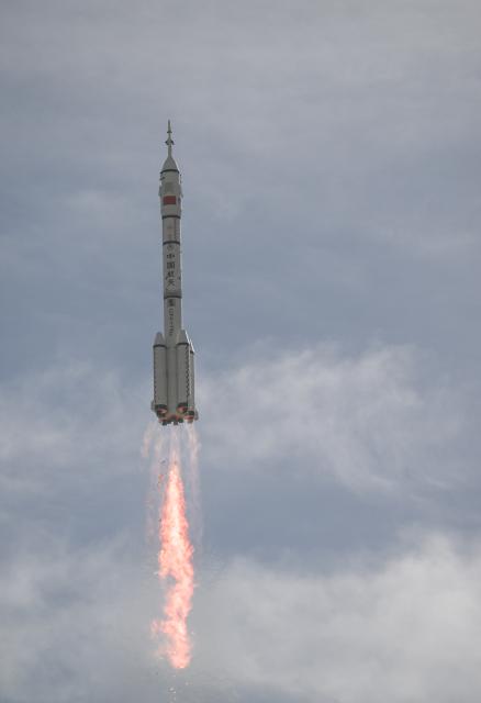 (251125) -- JIUQUAN, Nov. 25, 2025 (Xinhua) -- The Shenzhou-22 spaceship, atop a Long March-2F Y22 rocket, blasts off from the Jiuquan Satellite Launch Center in northwest China, Nov. 25, 2025. China launched the Shenzhou-22 spaceship from the Jiuquan Satellite Launch Center in northwest China at 12:11 p.m. (Beijing Time) on Tuesday, successfully accomplishing the first emergency launch mission in the country's manned space program.
   About 10 minutes after the launch, the spaceship separated from the rocket and entered its designated orbit. The China Manned Space Agency declared the launch mission a complete success. (Xinhua/Lian Zhen)