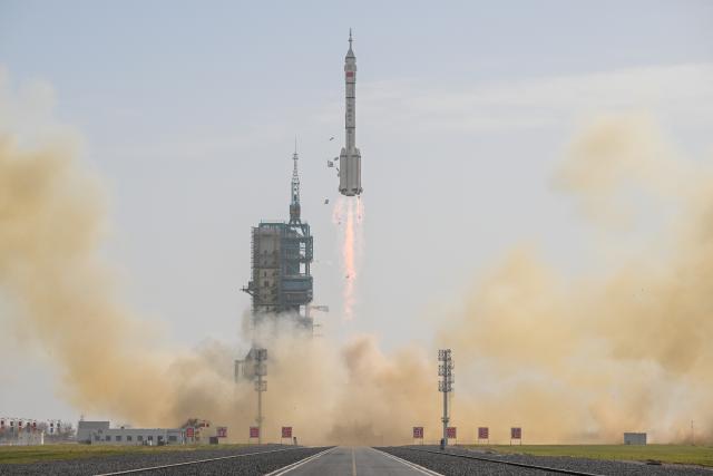 (251125) -- JIUQUAN, Nov. 25, 2025 (Xinhua) -- The Shenzhou-22 spaceship, atop a Long March-2F Y22 rocket, blasts off from the Jiuquan Satellite Launch Center in northwest China, Nov. 25, 2025. China launched the Shenzhou-22 spaceship from the Jiuquan Satellite Launch Center in northwest China at 12:11 p.m. (Beijing Time) on Tuesday, successfully accomplishing the first emergency launch mission in the country's manned space program.
   About 10 minutes after the launch, the spaceship separated from the rocket and entered its designated orbit. The China Manned Space Agency declared the launch mission a complete success. (Xinhua/Lian Zhen)