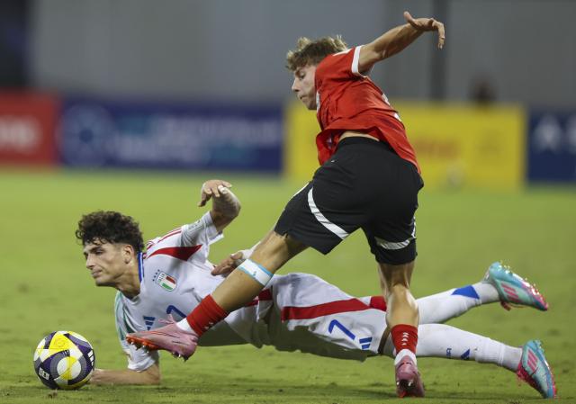 (251125) -- DOHA, Nov. 25, 2025 (Xinhua) -- Hasan Deshishku (R) of Austria vies with Andrea Luongo of Italy during the semifinal match between Austria and Italy at the FIFA U17 World Cup 2025 in Doha, Qatar, on Nov. 24, 2025. (Photo by Nikku/Xinhua)
