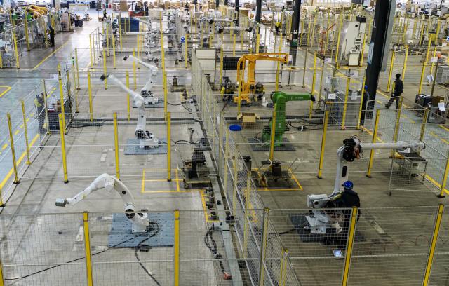 (251125) -- WUHU, Nov. 25, 2025 (Xinhua) -- A drone photo taken on Nov. 21, 2025 shows an industrial robot manufacturing workshop at Efort Intelligent Robot Co., Ltd. in Wuhu, east China's Anhui Province. Wuhu in east China's Anhui Province is a key manufacturing hub, with its manufacturing sector covering 37 out of the country's 41 major industrial categories. Its signature industries include automobiles, green energy, and smart household appliances, each of which generates an annual output value reaching 100 billion yuan (about 14 billion U.S. dollars).
  The city has also seen a rapid rise in the robot industry in recent years thanks to the development of AI technologies and the city's solid industrial foundation. A state-level robot industry cluster is taking shape here, with more than 300 enterprises contributing to a comprehensive industrial chain worth 40 billion yuan (about 563 million U.S. dollars) in 2024. (Photo by Zhao Xianfu/Xinhua)
