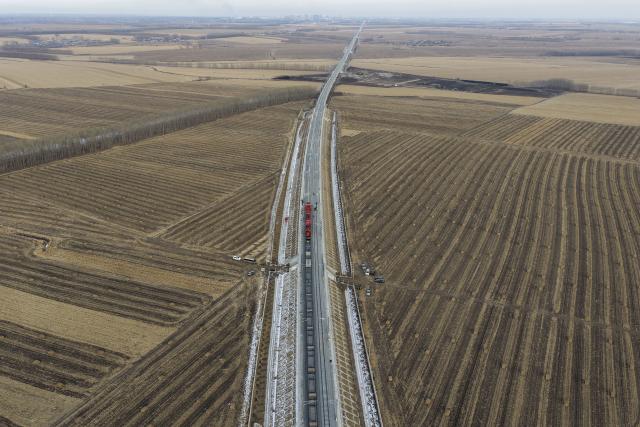 (251125) -- QING'AN, Nov. 25, 2025 (Xinhua) -- An aerial drone photo taken on Nov. 25, 2025 shows a construction site of the Harbin-Yichun high-speed railway in Qing'an County, northeast China's Heilongjiang Province. Track-laying for the Harbin-Yichun high-speed railway completed on Tuesday. The Harbin-Yichun high-speed railway is China's northernmost high-speed railway under construction. (Xinhua/Wang Song)